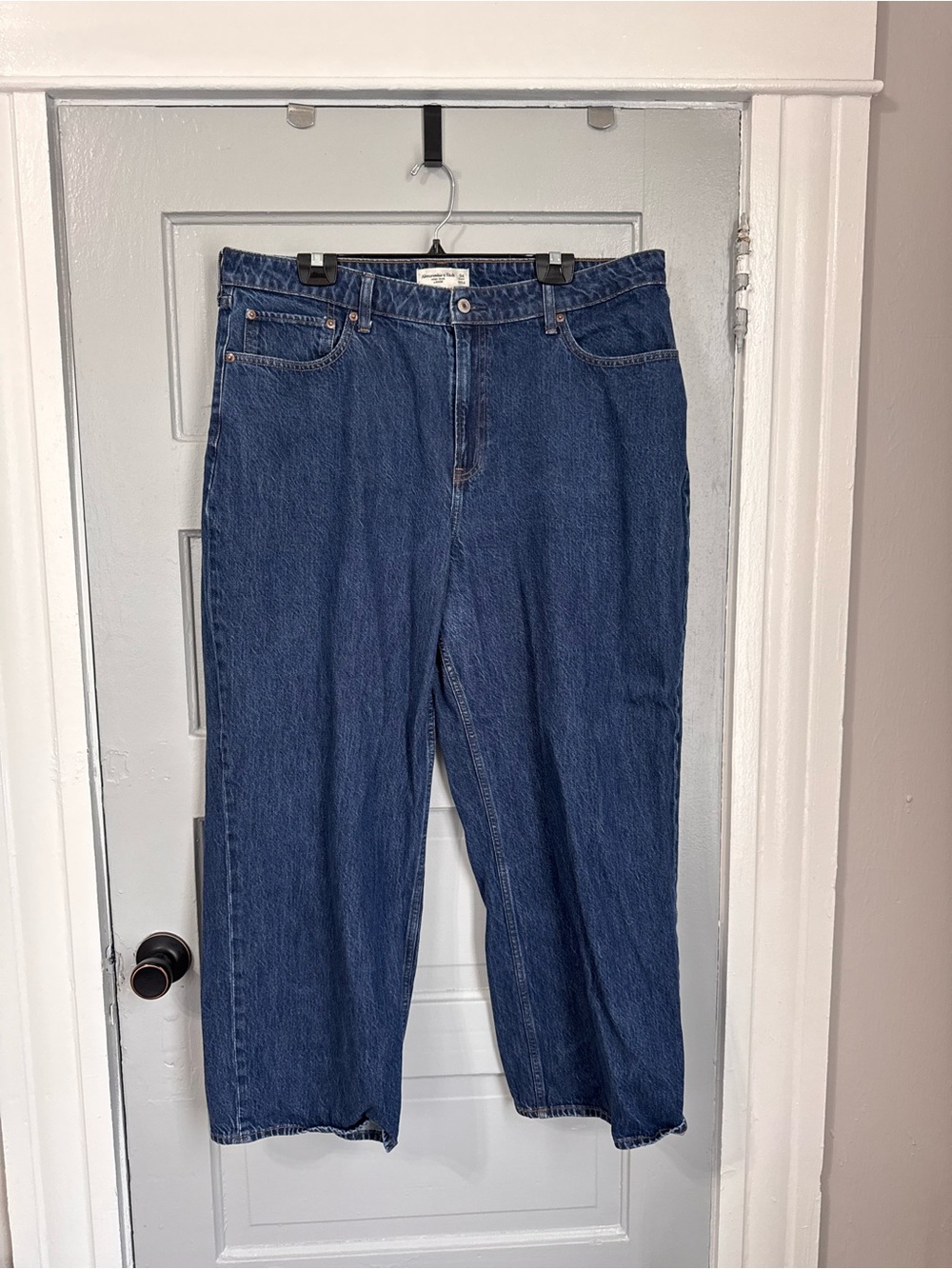 Abercrombie & Fitch High-Rise Curve Love Dark Blue Loose Jeans